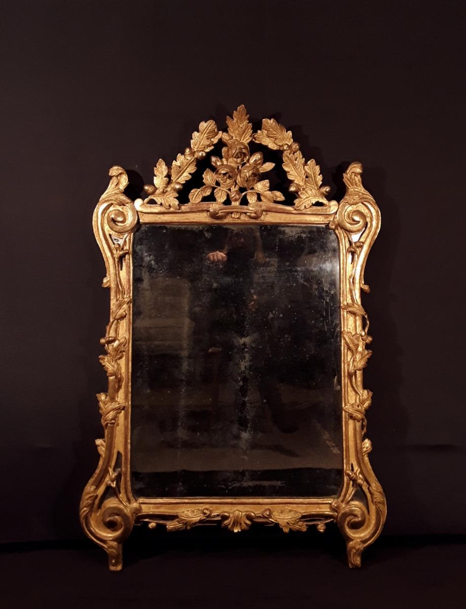 Miroir En Bois Doré d'époque Louis XV.