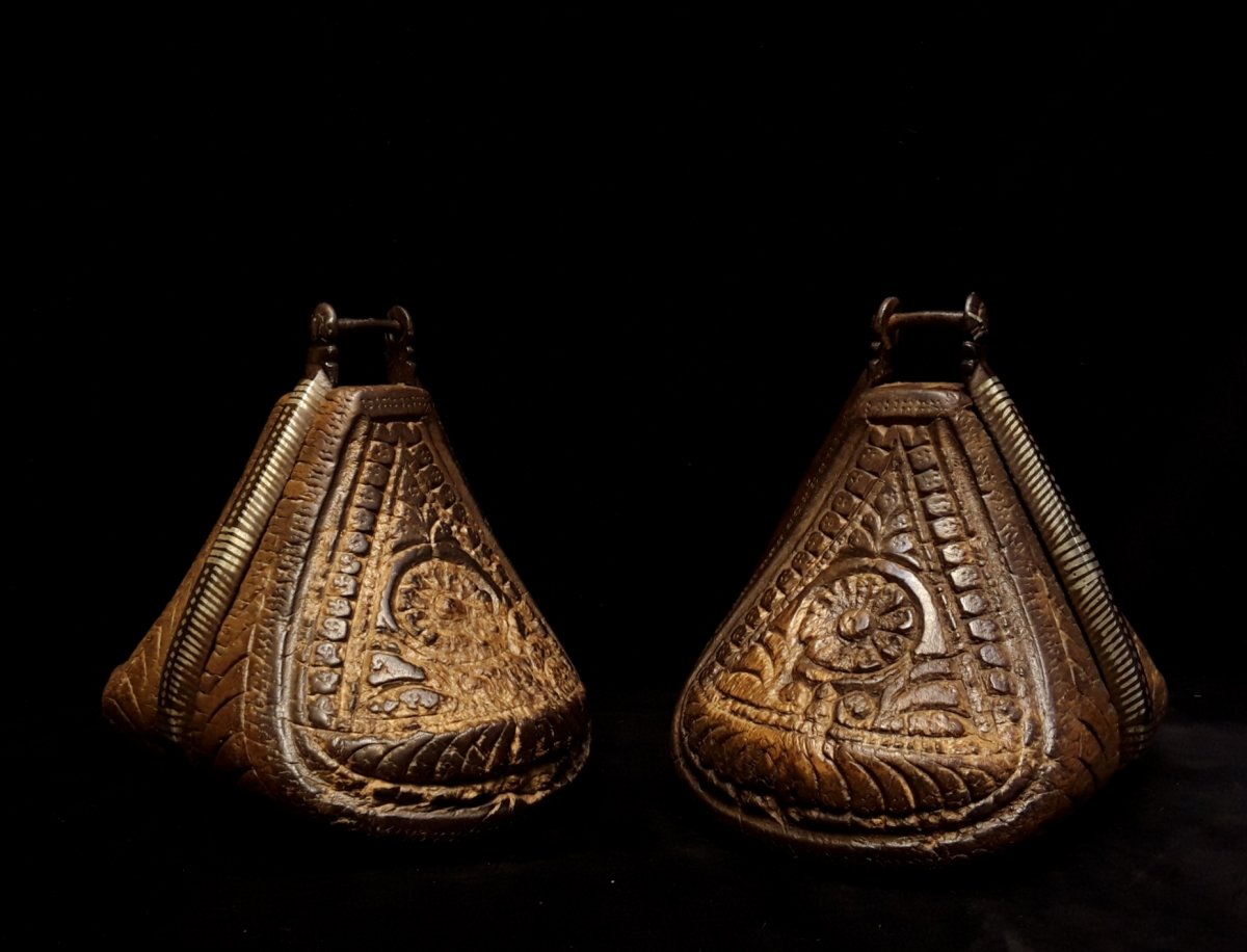 Pair Of Damascene Stirrup Of Silver. Nineteenth Century.-photo-1