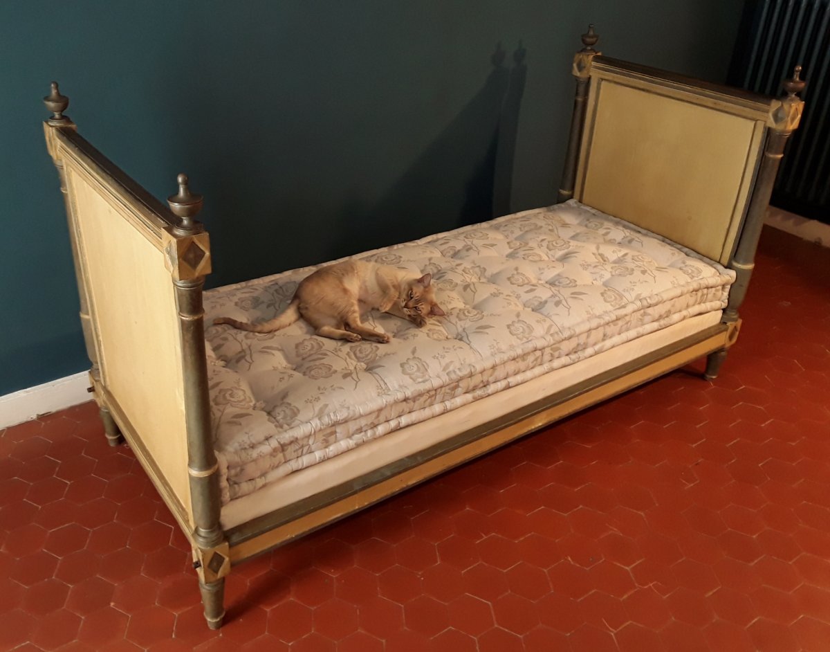Rest Bed In Lacquered Wood .directory Period.-photo-7