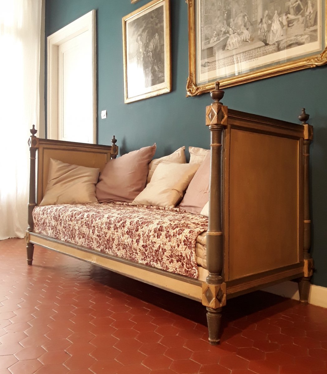 Rest Bed In Lacquered Wood .directory Period.