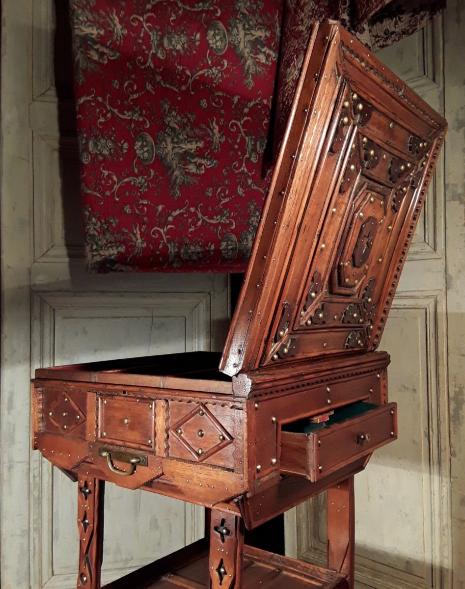 Small Furniture Of Popular Art.-photo-8