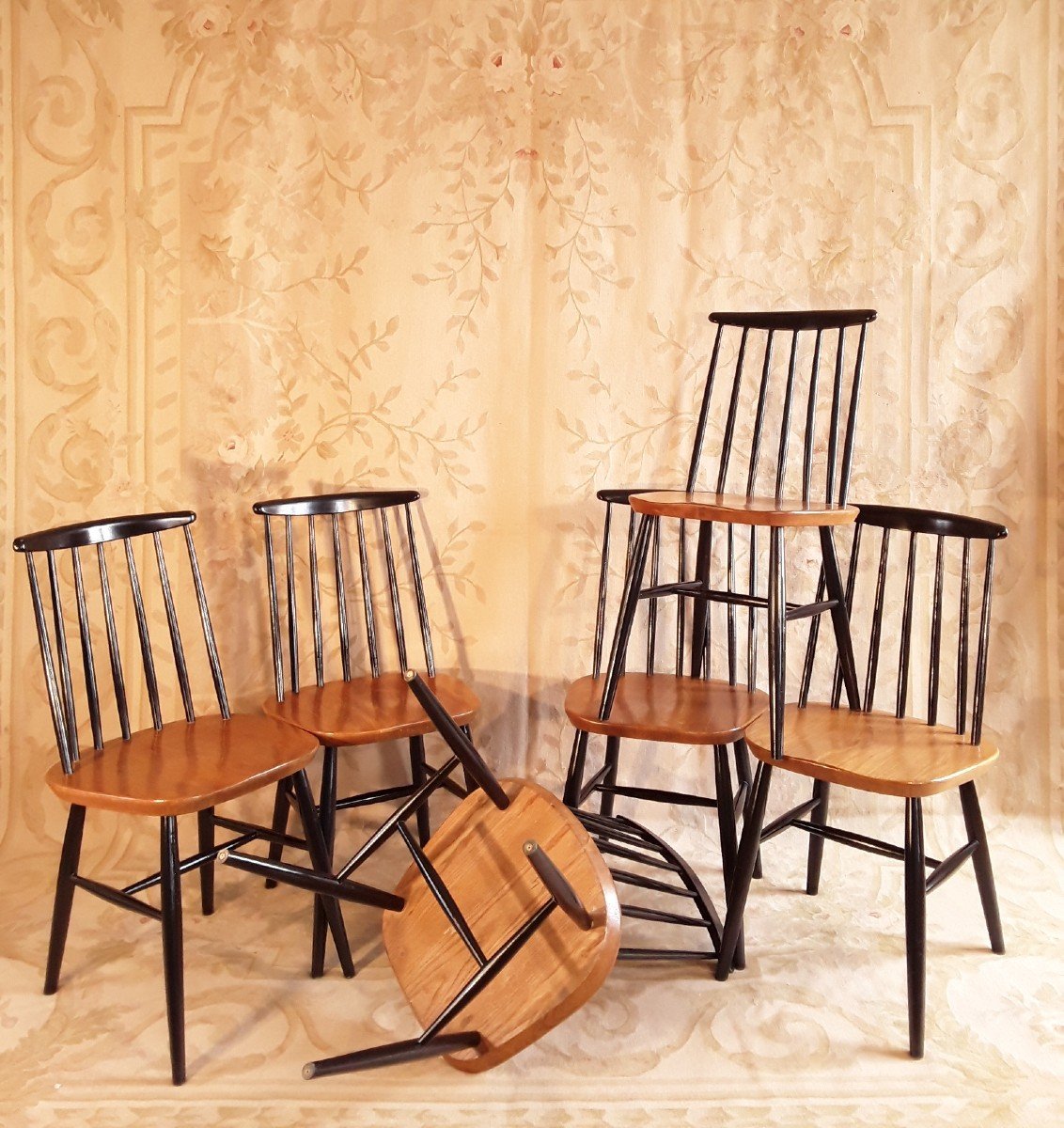 Série de six chaises " Fanett".