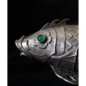 Poisson articulé en argent.
