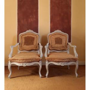 Importante paire de fauteuils de style Louis XV. 