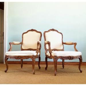 Importante paire de fauteuils à dossier à la reine.