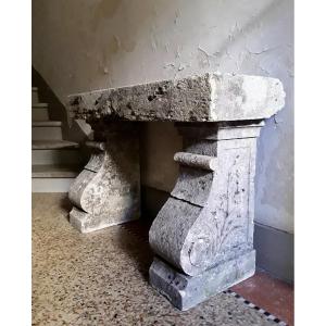 Petit banc en pierre. Époque début XIX ème.
