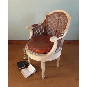 A High-quality Office Chair With A Swivel Seat.