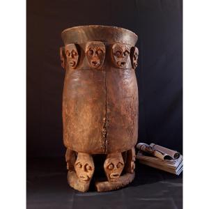 Tambour cérémonial Africain (Cameroun ).