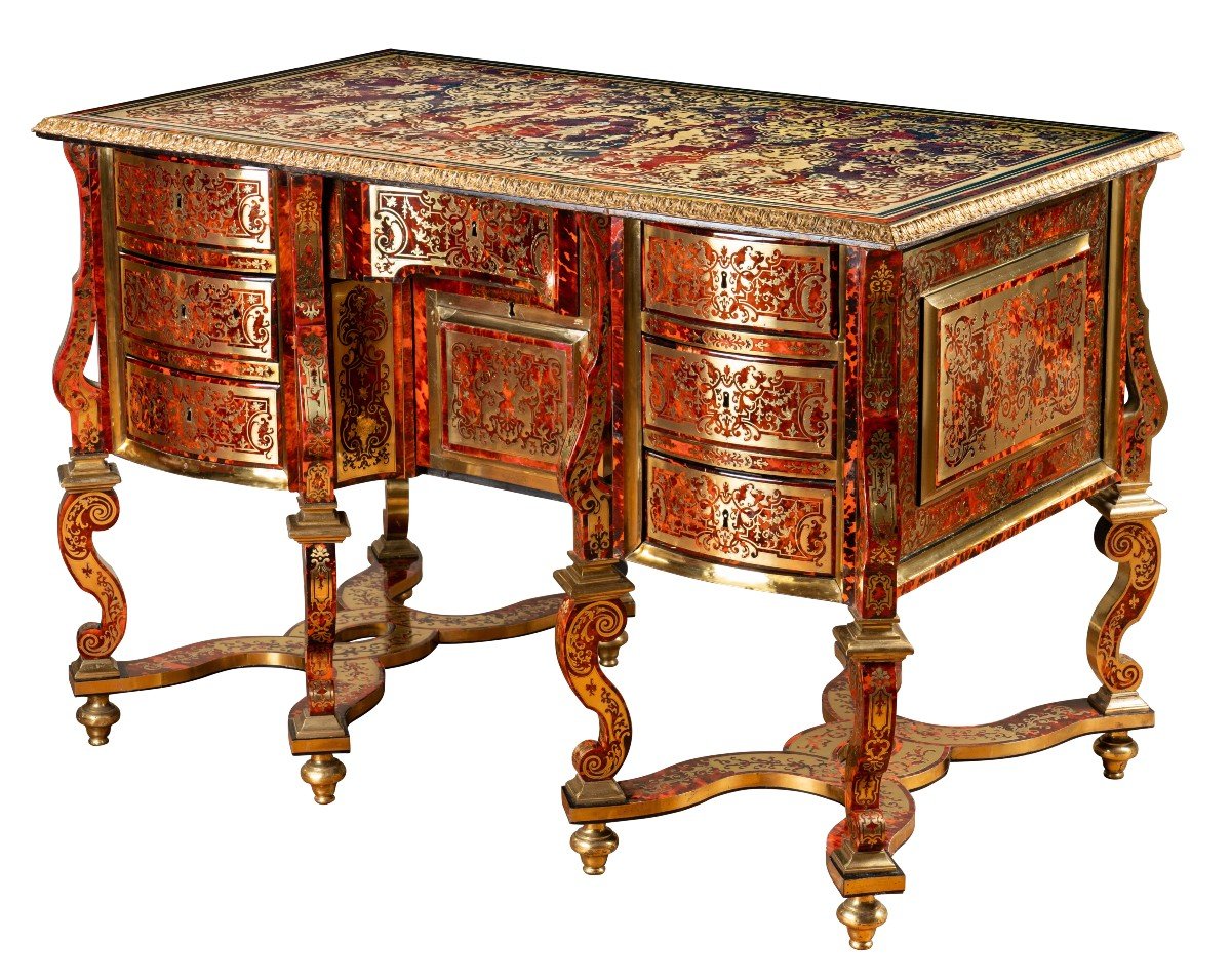 Bureau Mazarin en marqueterie Boulle d'écaille de tortue et laiton, époque Louis XIV