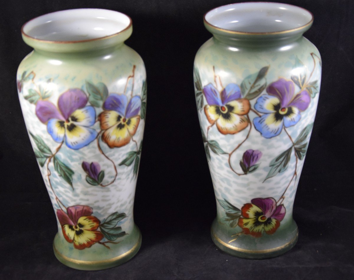 Paire de vases en opaline , décor floral peint à la main , Napoléon III