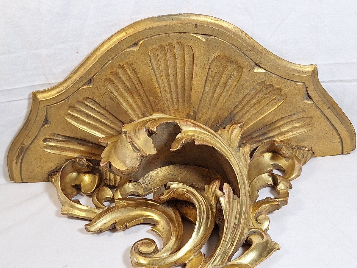 Petite console d'applique en bois doré , style Louis XV.-photo-4