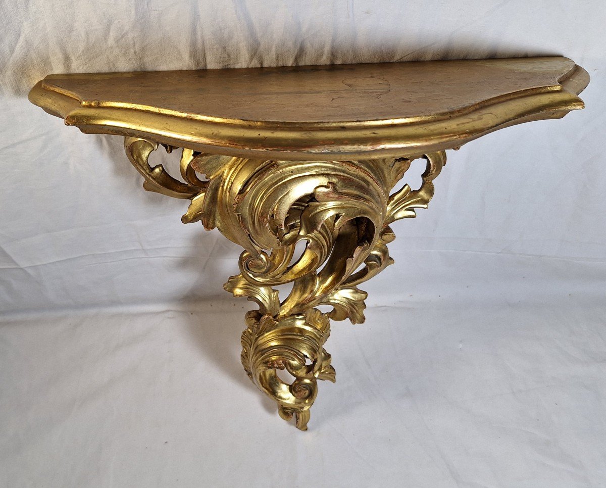 Petite console d'applique en bois doré , style Louis XV.-photo-1