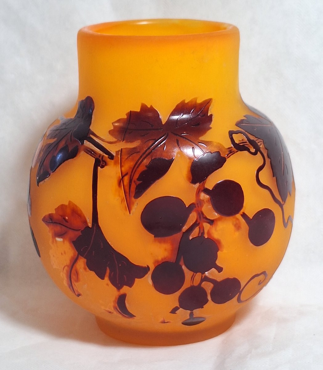 Vase  en verre multicouche dégagé à l'acide , signé Gallé ,Art Nouveau .-photo-4
