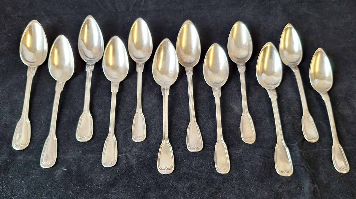 12 cuillères à dessert ou café en argent ,poinçon Minerve 1er titre,  XIXème - ébut XXème 