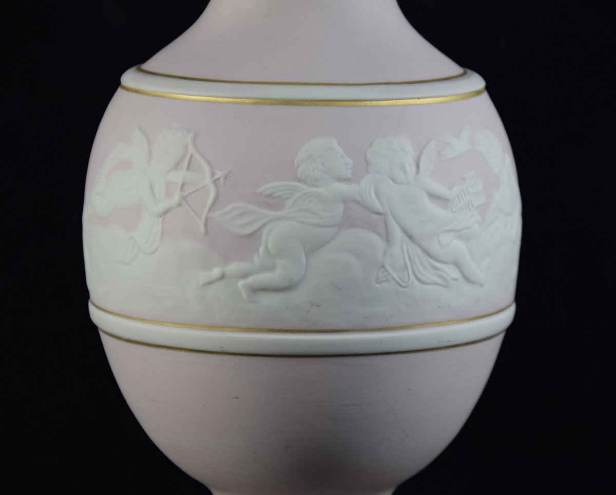 Vase en porcelaine de THARAUD  Limoges , décor dans le goût de Wedgwood-photo-1