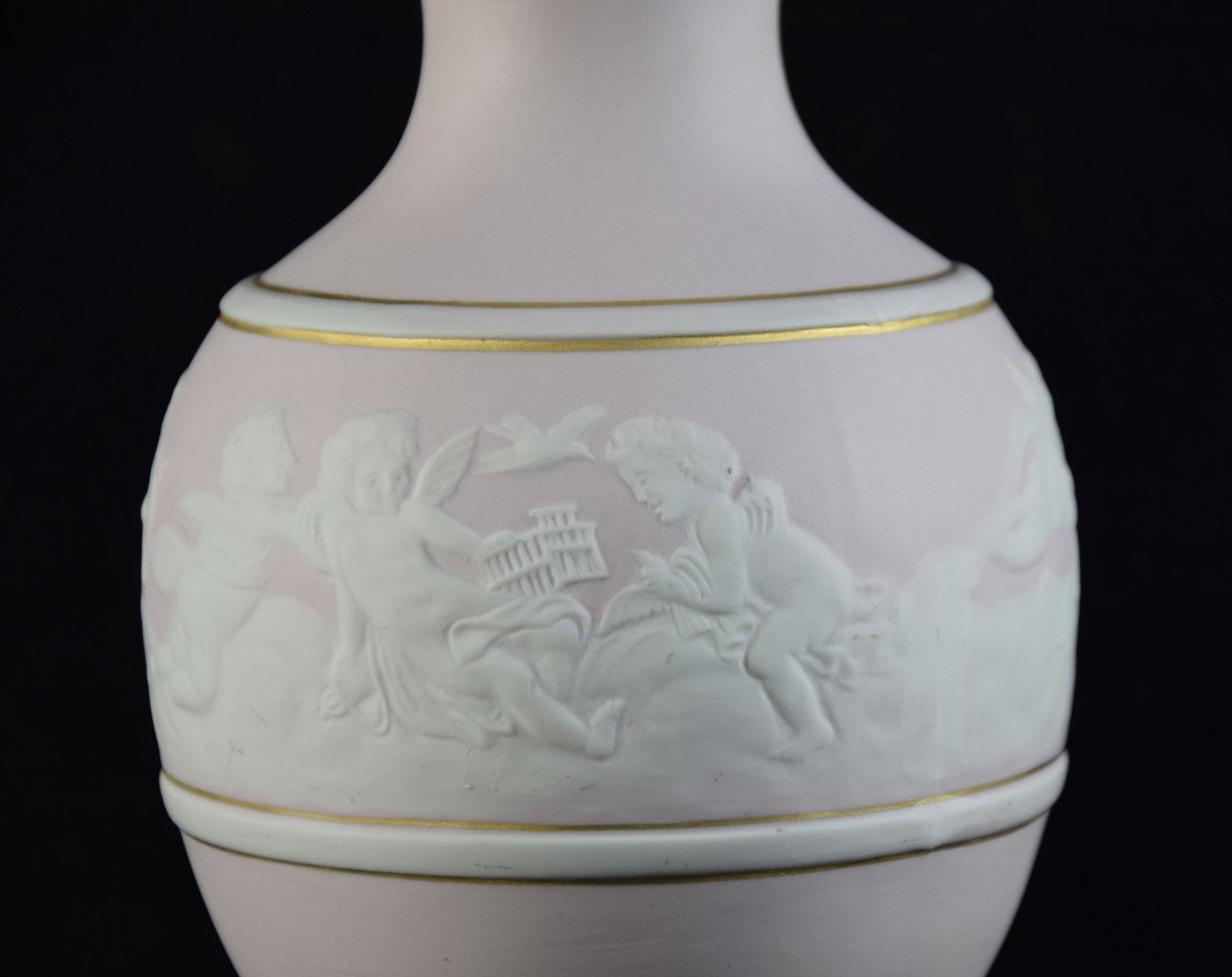 Vase en porcelaine de THARAUD  Limoges , décor dans le goût de Wedgwood-photo-2