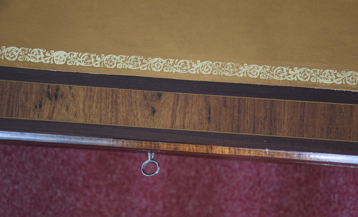 Bureau plat de milieu , style Louis XVI , placage de bois de rose et amarante -photo-1