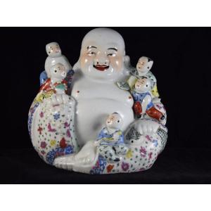 Bouddha  rieur en porcelaine polychrome ,Chine XXème 