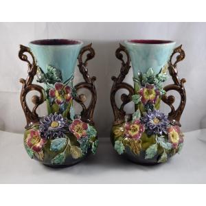 Paire  de vases  en barbotine ,décor floral , 