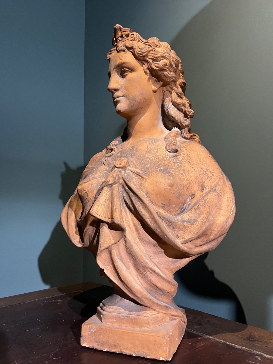 Terracotta Bust Of A Woman-photo-3
