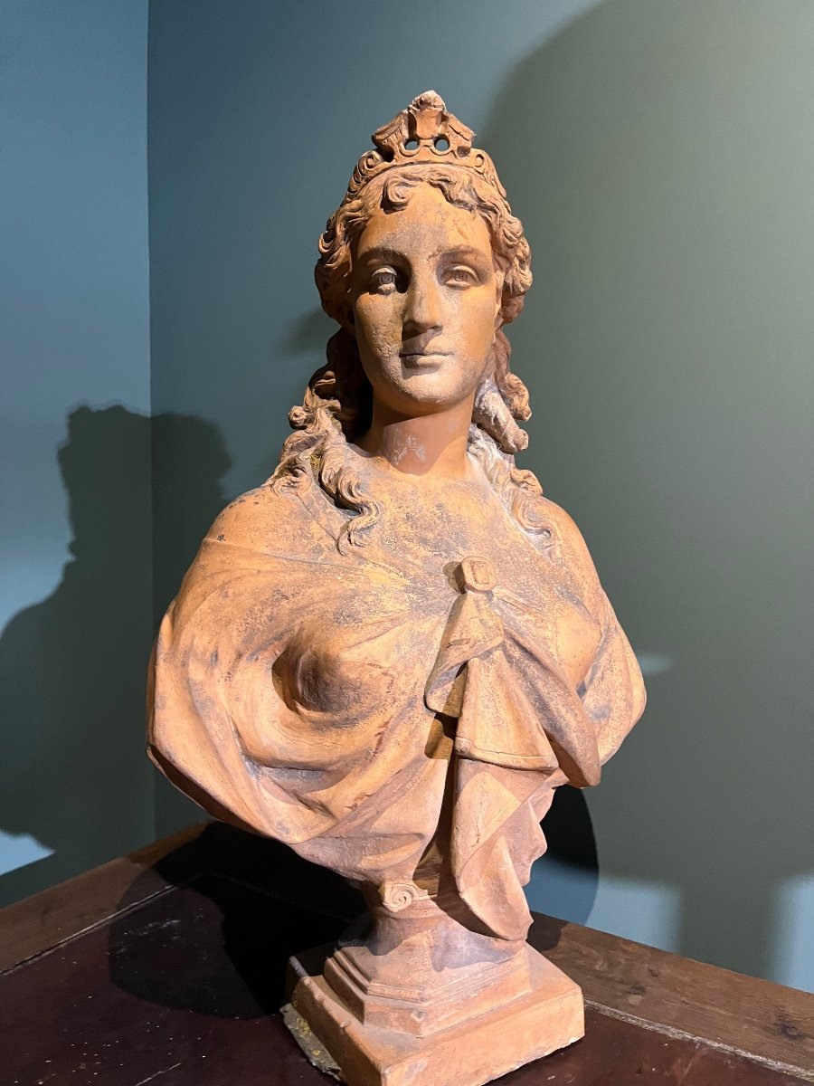 Terracotta Bust Of A Woman-photo-1