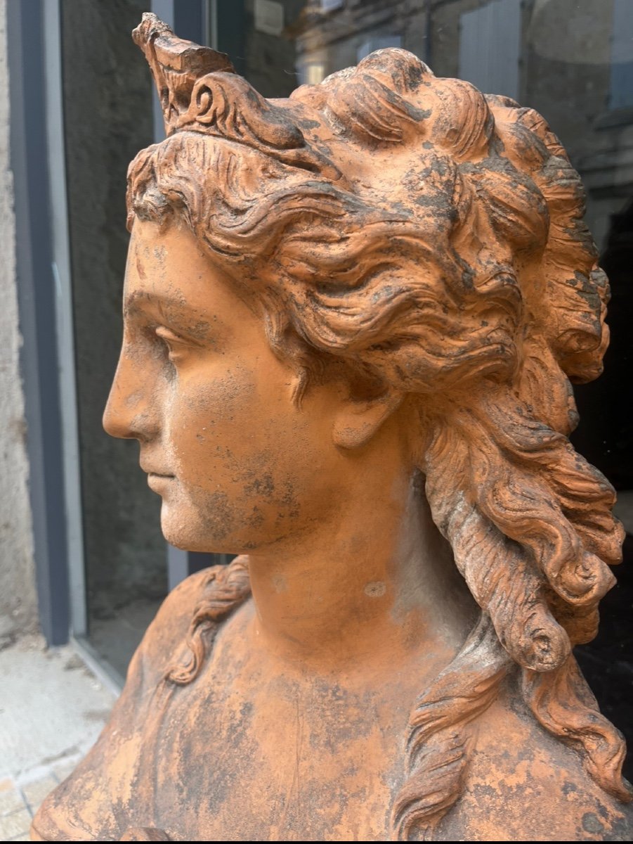 Terracotta Bust Of A Woman-photo-8