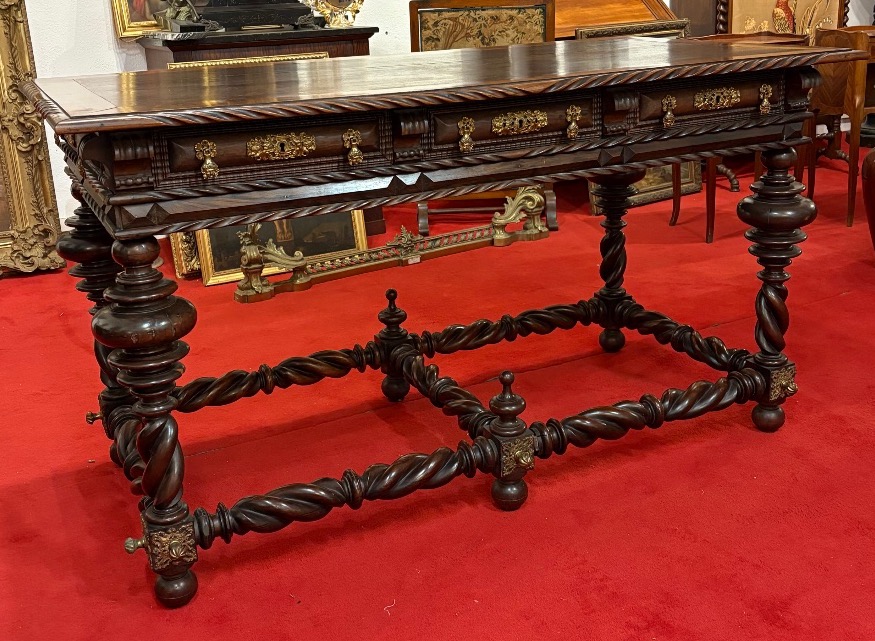 Portuguese Table, 18th Century -photo-3