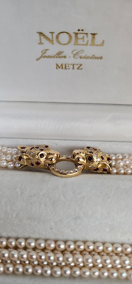 Joli collier a 5 rangs de perles avec fermoir en or rubis et diamants -photo-2