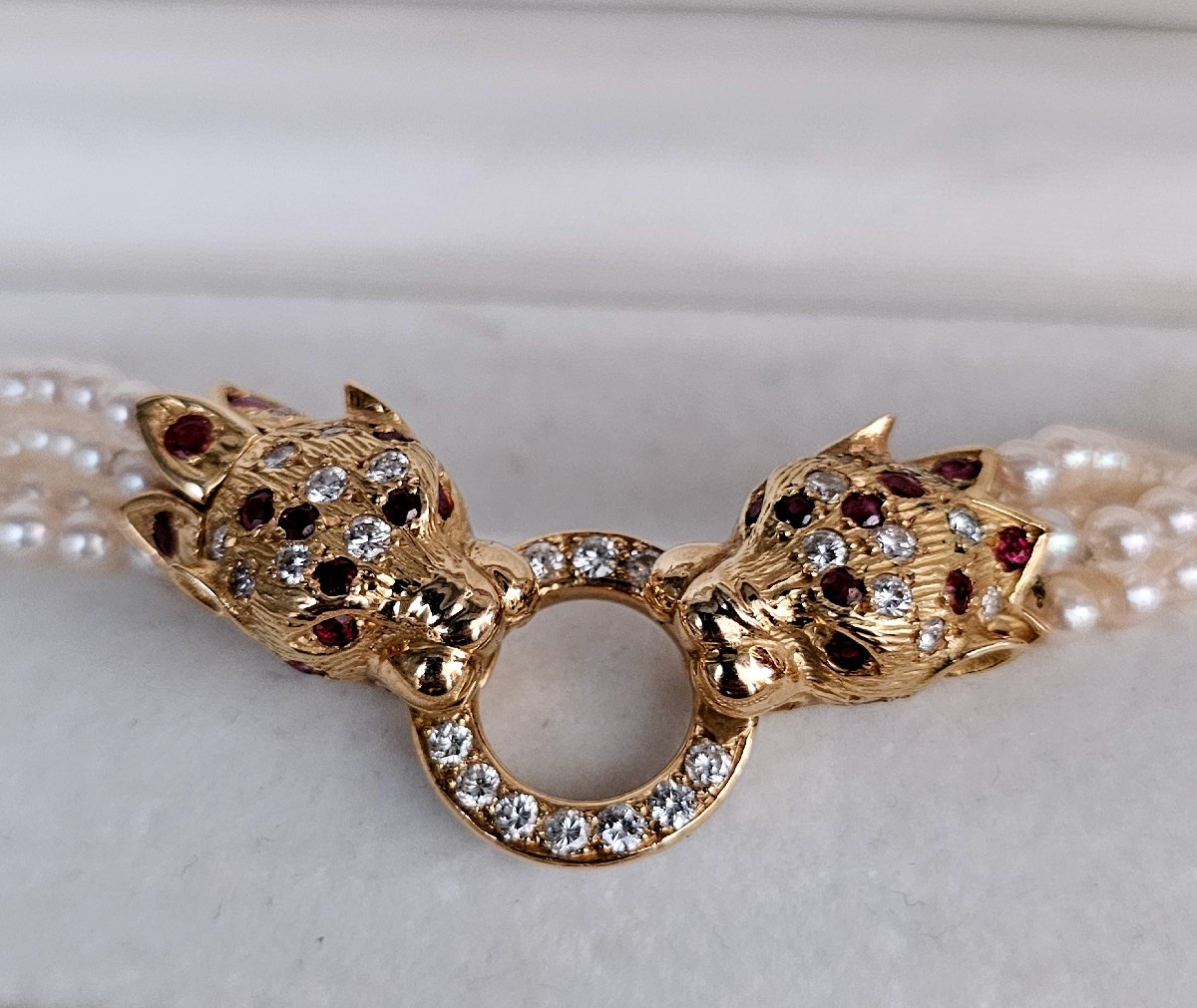 Joli collier a 5 rangs de perles avec fermoir en or rubis et diamants -photo-8