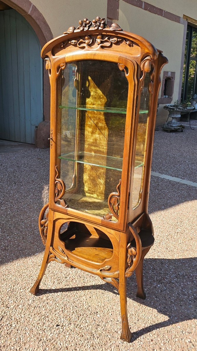Vitrine en noyer epoque art nouveau vers 1900 