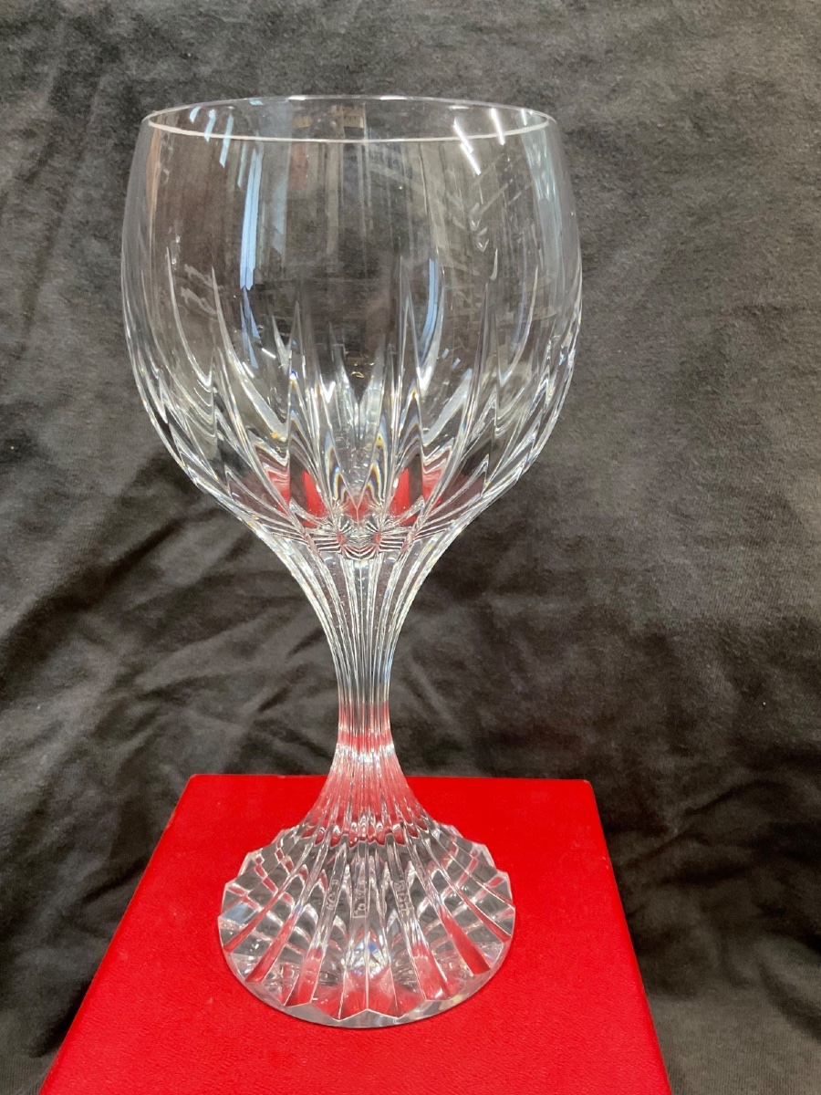 Verre a vin n°3 en cristal de Baccarat Lassena H16.2 cm, vente à l unité, plusieurs disponible