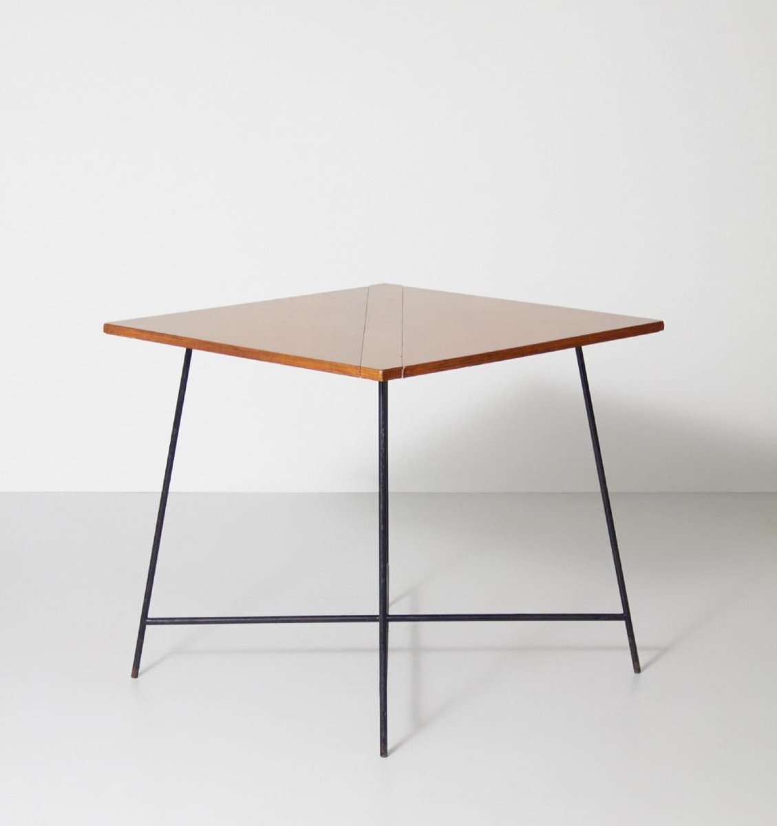 Table Pliante Minimaliste Plateau En Bois Sur Une Structure En Métal Années 50-60