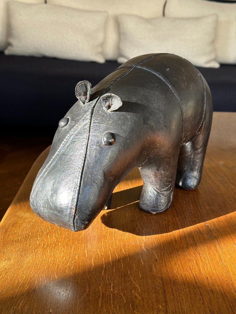 Petit Repose Pieds En Forme d'Hippopotame En Cuir Noir  -photo-2