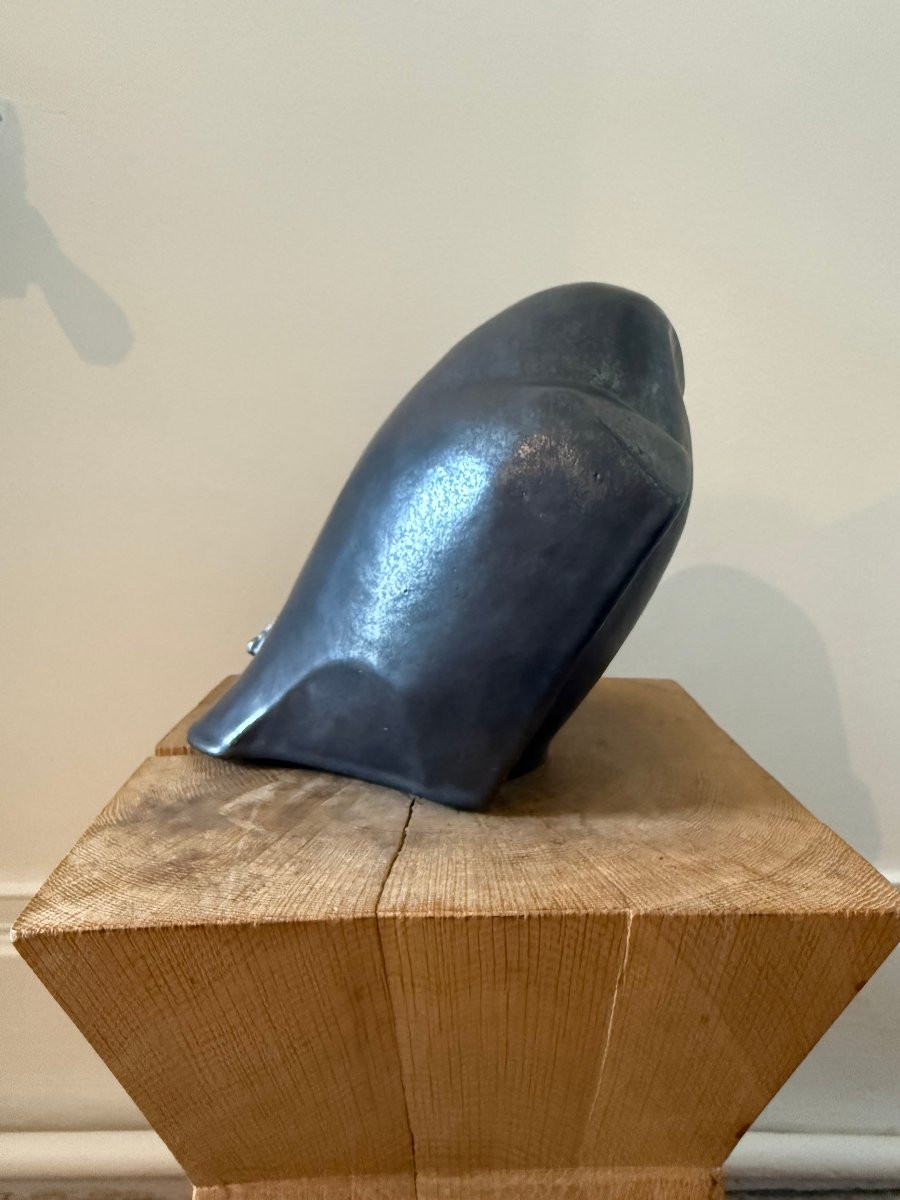 Une chouette en céramique noire -photo-1