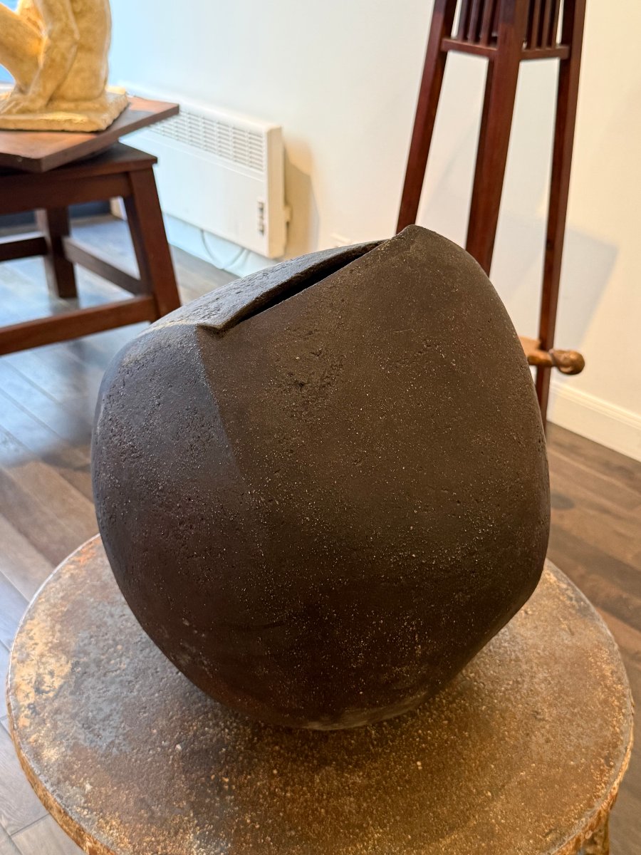 Large Black Ceramic Piece Shaped Like A Vase Or Sculpture -photo-3