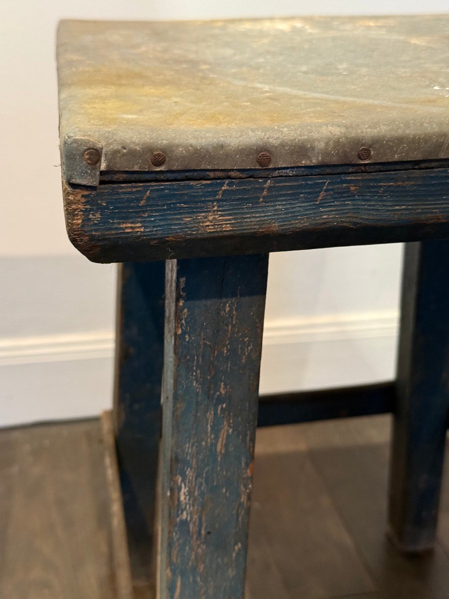 Tabouret en pin, l'assise recouverte de zinc, années 50-photo-2