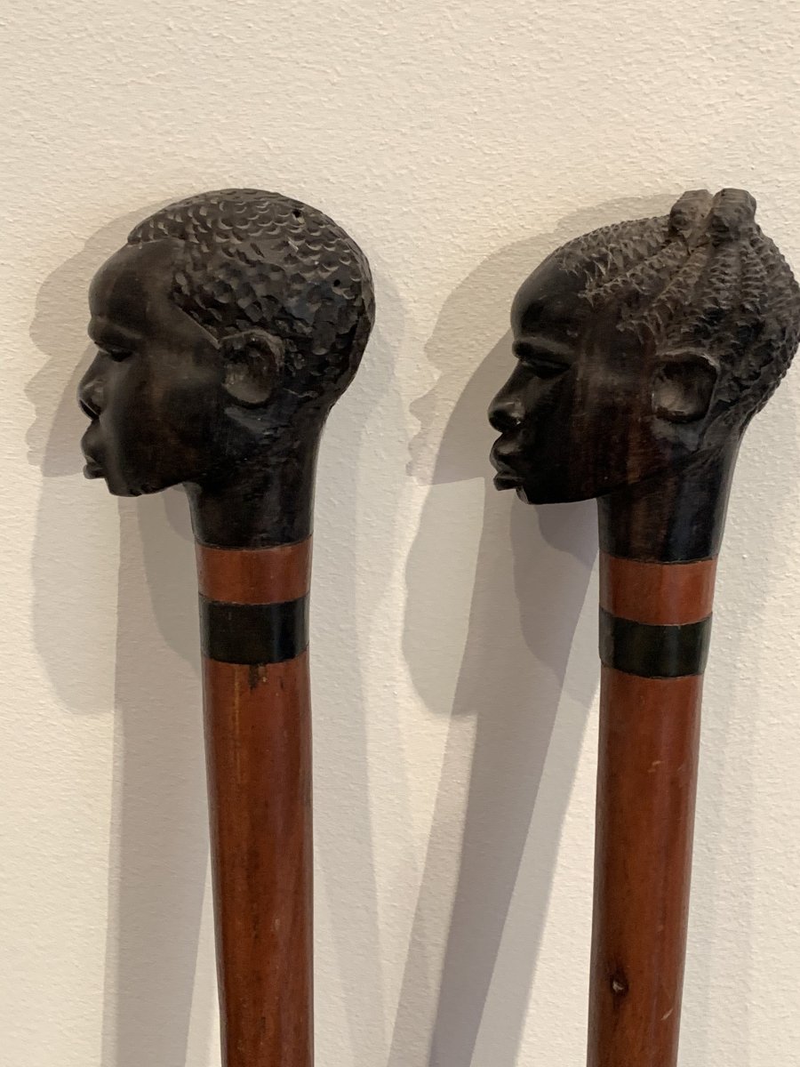 Deux Cannes Africanistes En Bois Sculpté Travail Colonial Des Années 50 