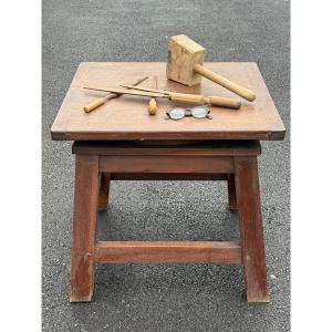 Large Oak Sculptor's Stand  With A Swiveling Top 