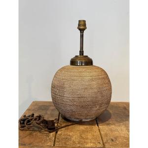 Pied de lampe Art Deco en terre cuite incisé, signé sous la base