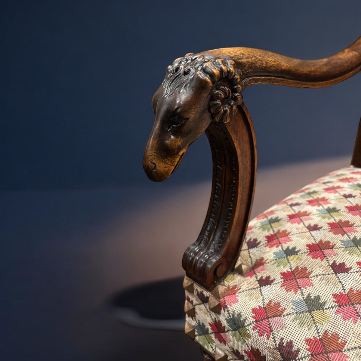 Paire De Fauteuils De Style Louis XIII – Accotoirs à Têtes De Béliers-photo-3