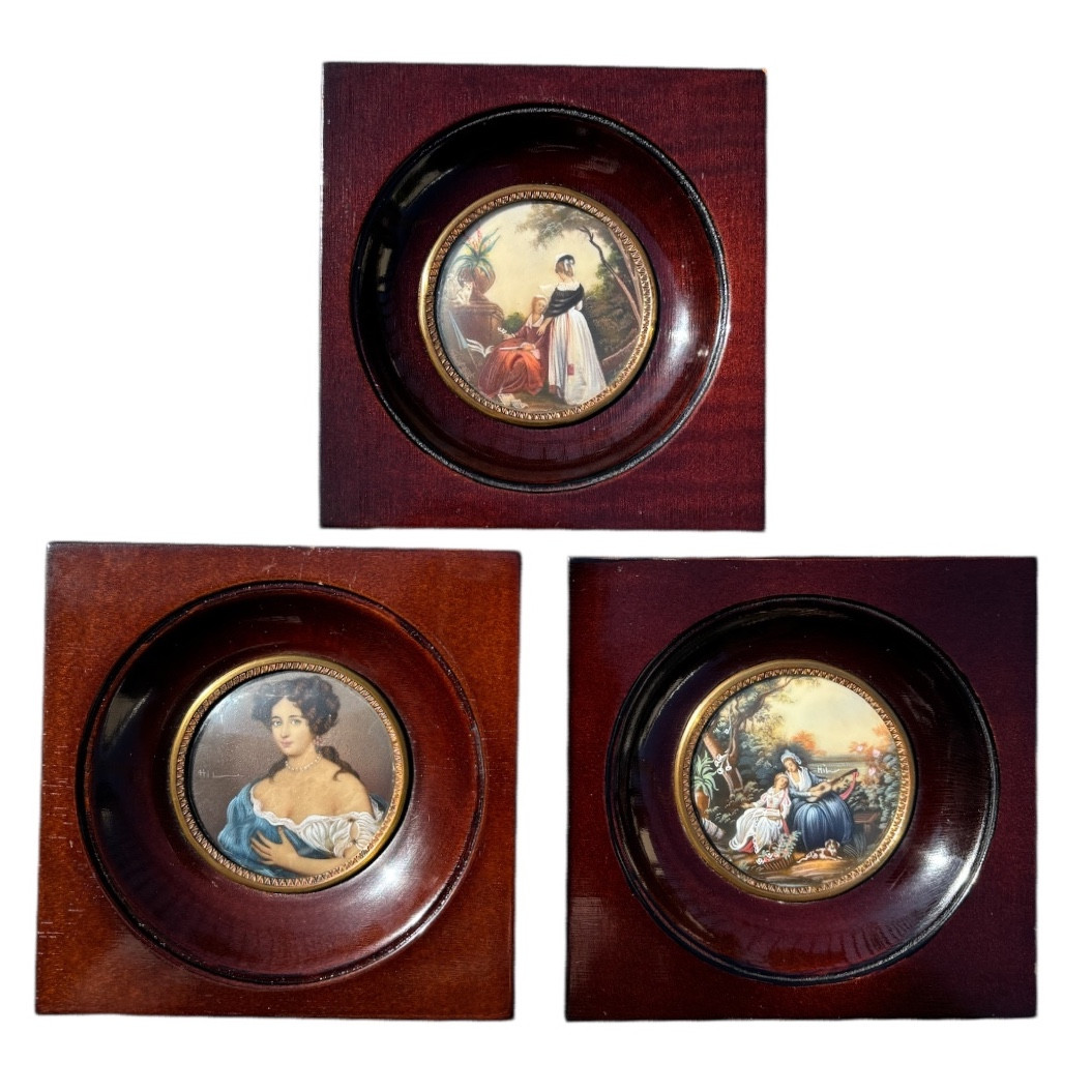 Ensemble De Trois Médaillons Peints – époque XIXe