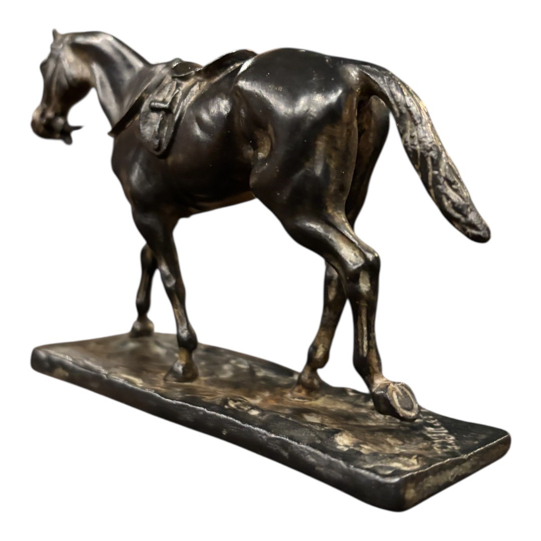 Petit bronze d’après Gaston d’Illiers (1876–1932) – Cheval scellé-photo-3