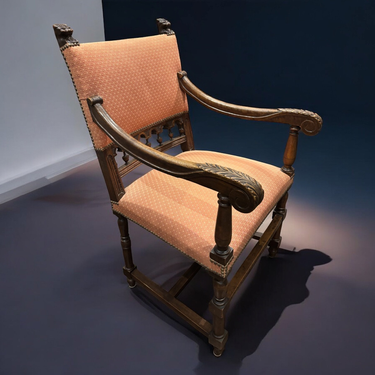 Fauteuil en noyer, style Renaissance XIXᵉ siècle, sculpté et retapissé-photo-2