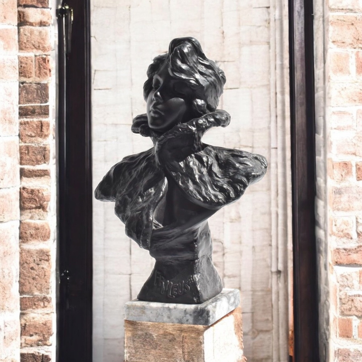Emmanuel Villanis (1858–1914) – “Frileuse”, buste de femme en régule-photo-2