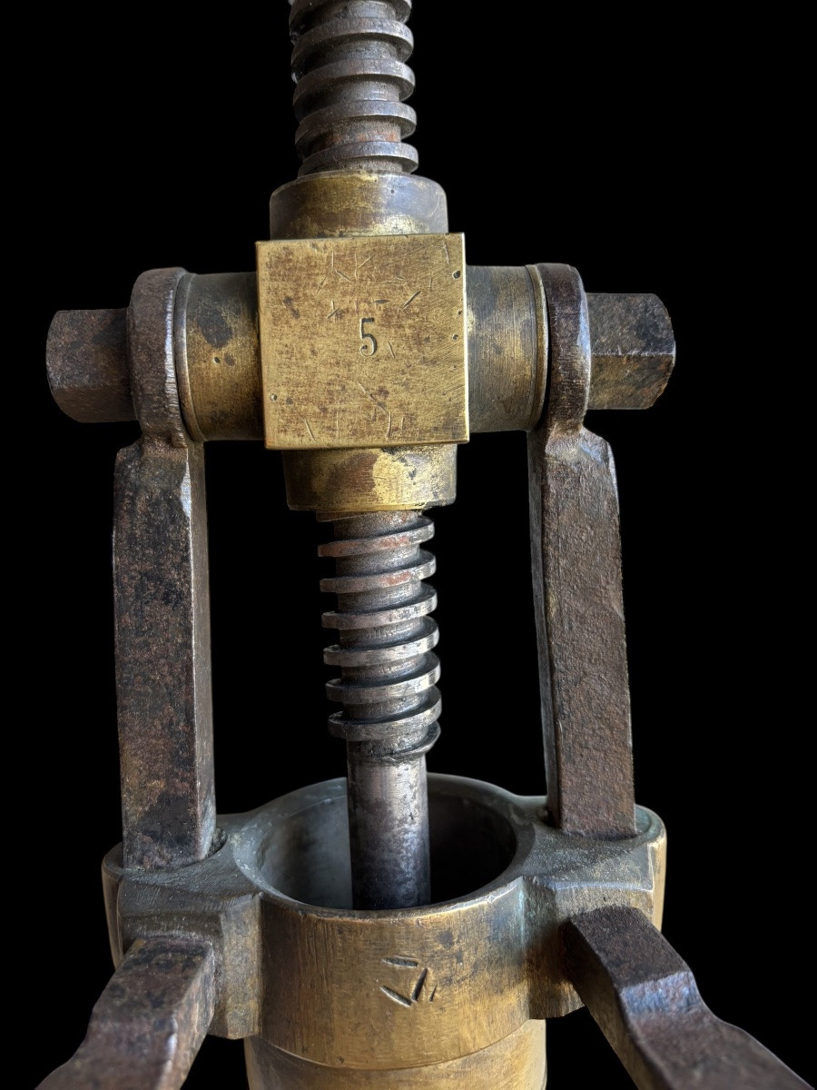 Grande presse à os ?en laiton et acier – XIXᵉ siècle-photo-3