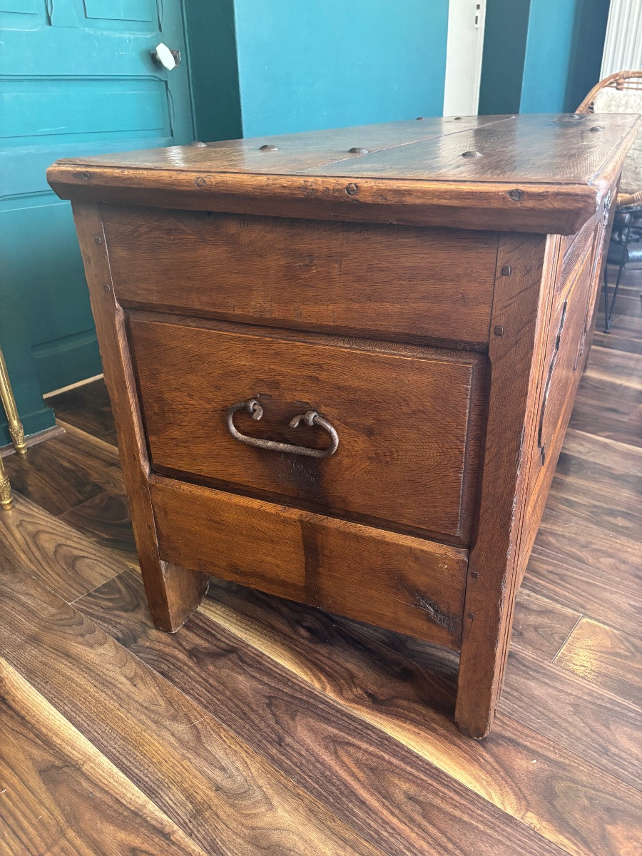 Grand coffre en chêne, époque Régence, début XVIIIe siècle - Louis XIV / XV-photo-3