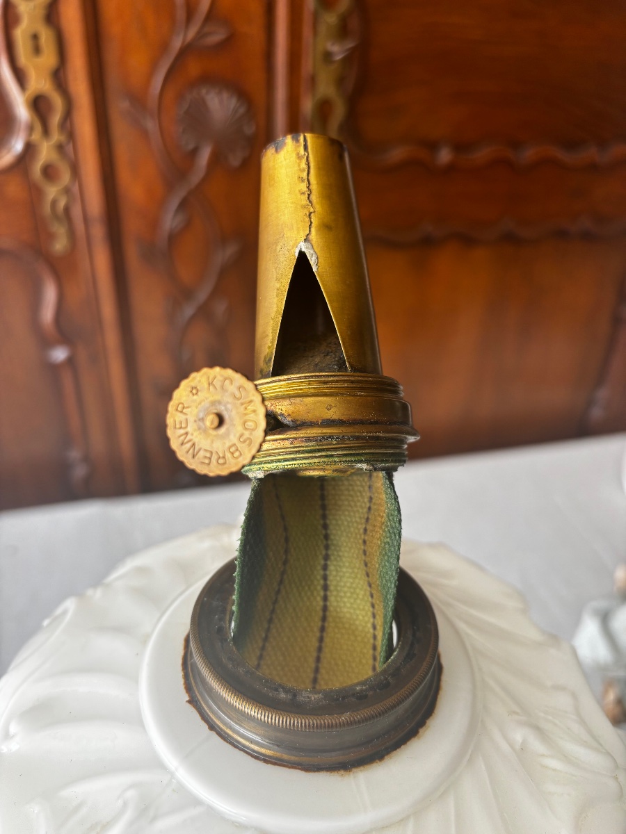 Lampe à pétrole de comptoir en laiton, opaline verte et opaline blanche – Vers 1925-photo-2