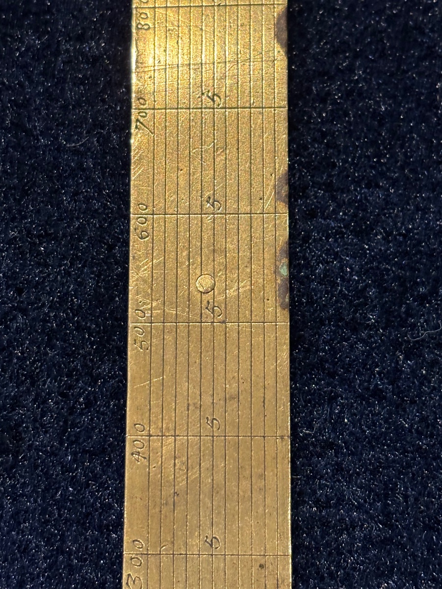 Équerre en laiton signée Cadot 1744 – Instrument scientifique XVIIIe siècle-photo-1