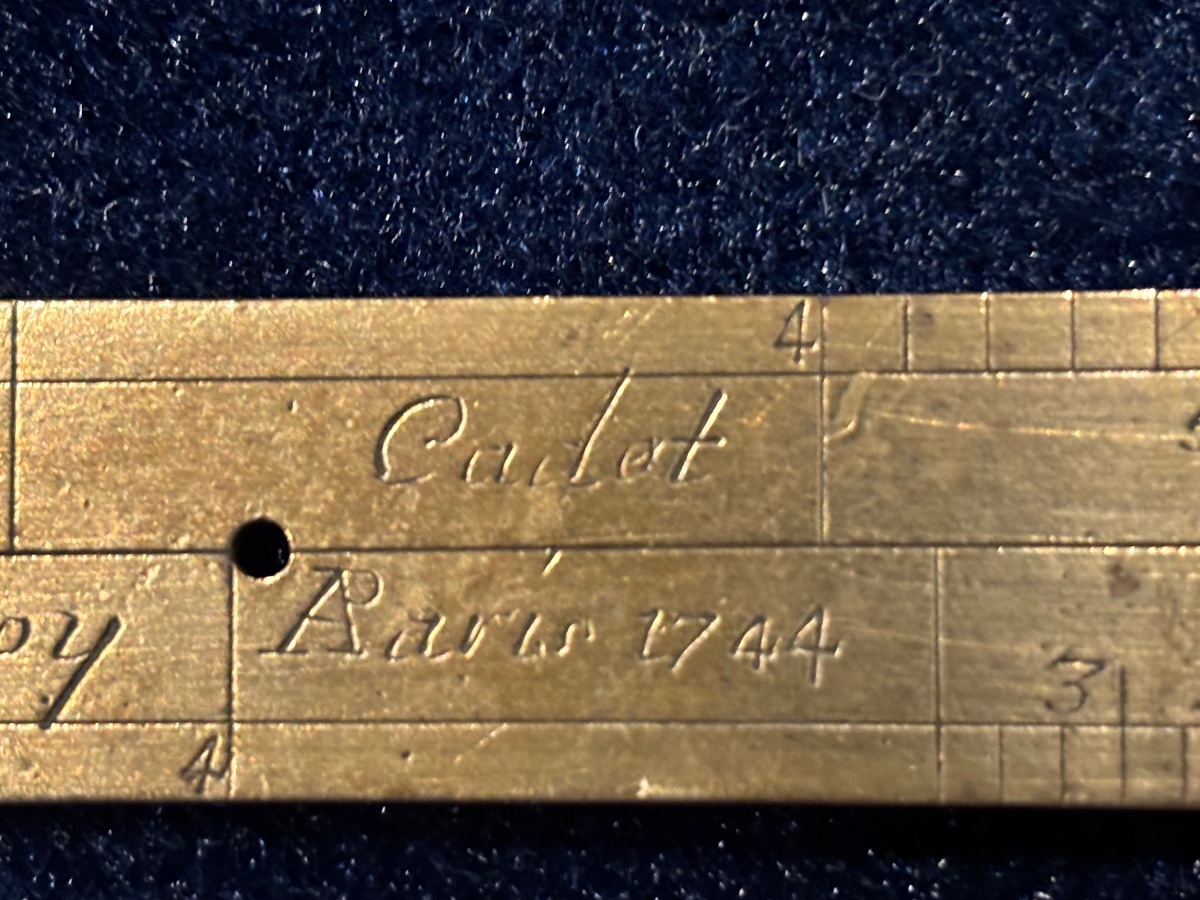 Équerre en laiton signée Cadot 1744 – Instrument scientifique XVIIIe siècle-photo-3
