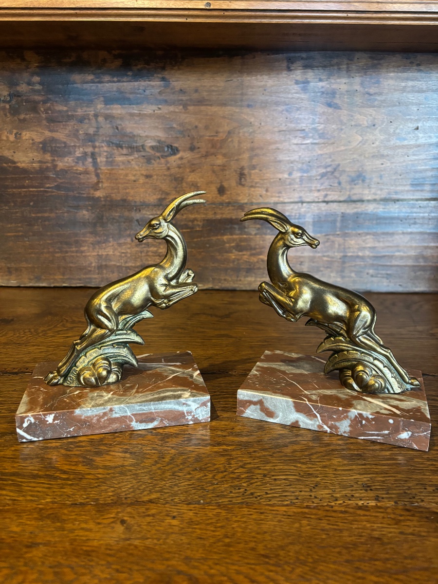 Paire de serre-livres Art Déco signés UCRA – Gazelles en régule et marbre-photo-2